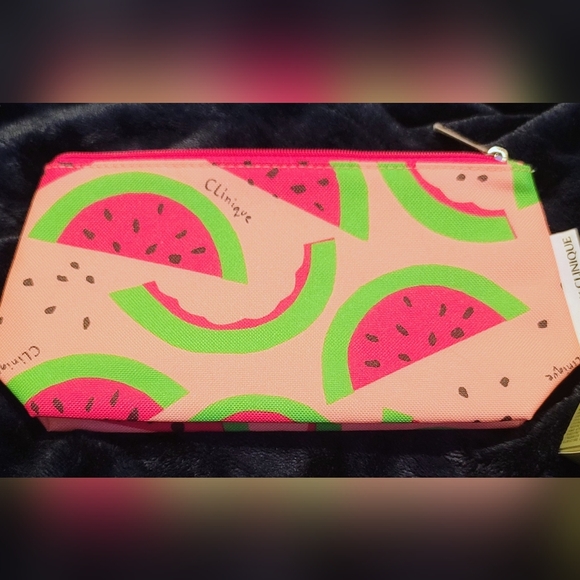 Clinique Full Size Dramatically Different Moisturizing Lotion and Bonus Gift Bag - Picture 4 of 6